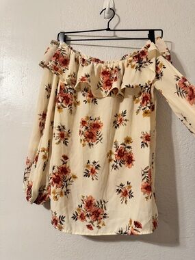Vine and love floral off-shoulder top size small